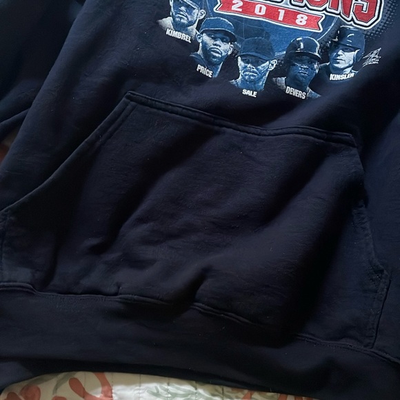 Men’s MLB Gildan Boston Red Socks 2018 World Champions Hoodie - Picture 5 of 6